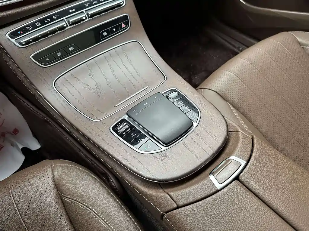 Mercedes-Benz E-Class 2021 — фото 11