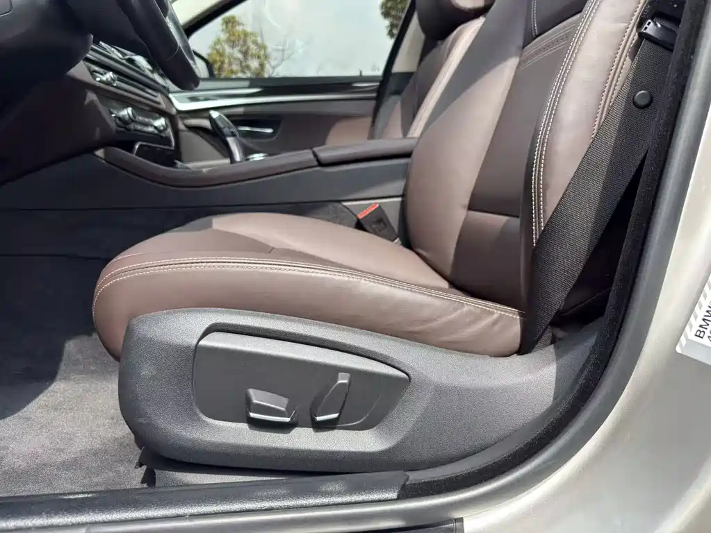 BMW 5 Series 2016 — фото 15