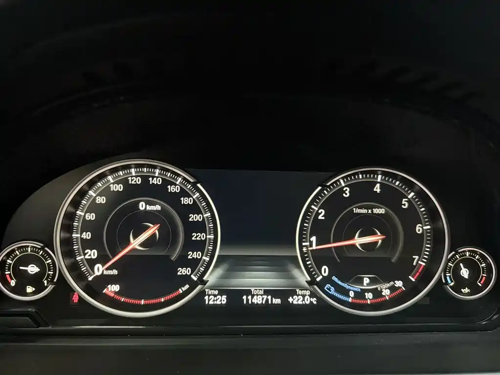 BMW 5 Series 2016 — фото 32