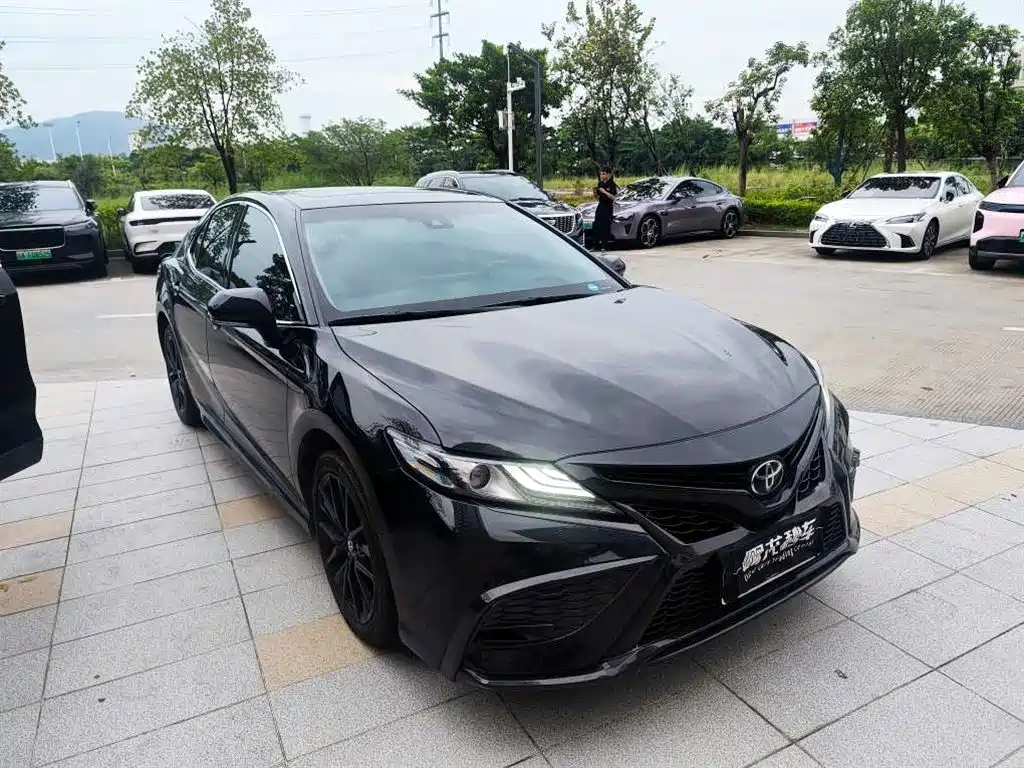 Toyota Camry 2023 — фото 4