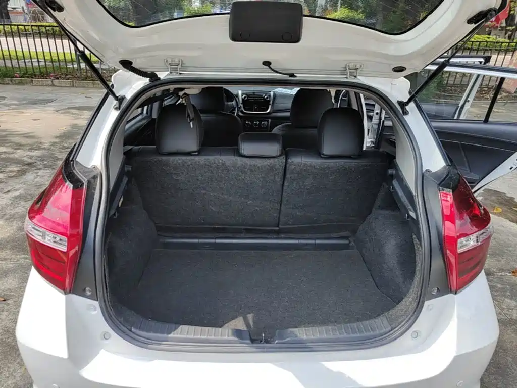 Toyota Yaris L 2019 — фото 19