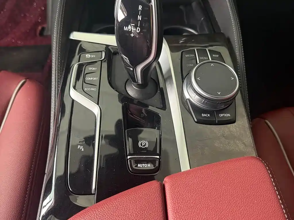 BMW 5 Series 2021 — фото 13