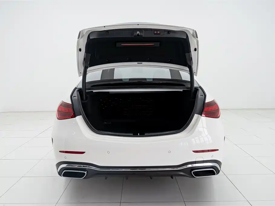 Mercedes-Benz C-Class 2025 — фото 14