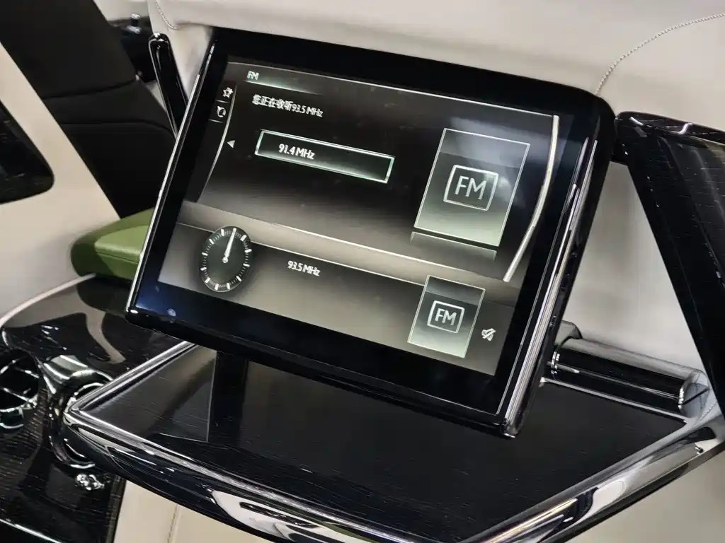 Rolls-Royce Phantom 2023 — фото 15