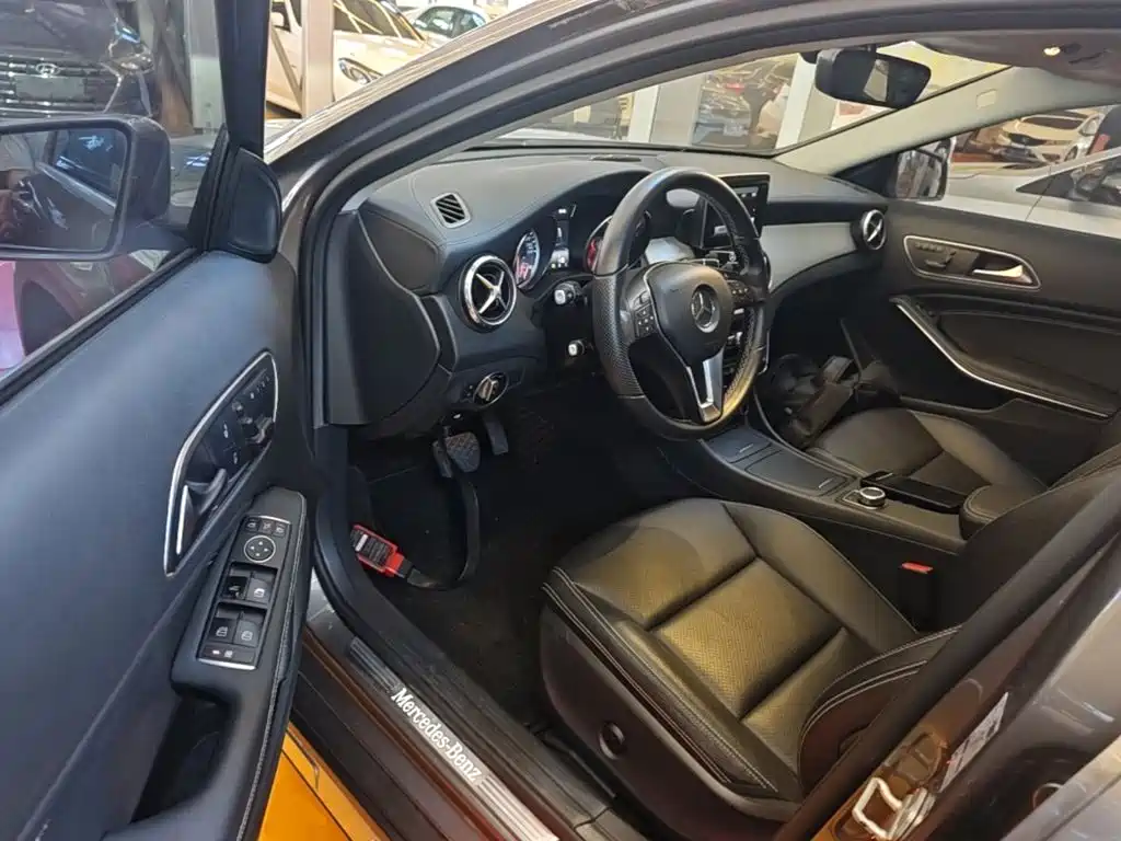 Mercedes-Benz GLA 2015 — фото 16