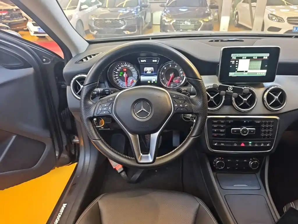 Mercedes-Benz GLA 2015 — фото 11