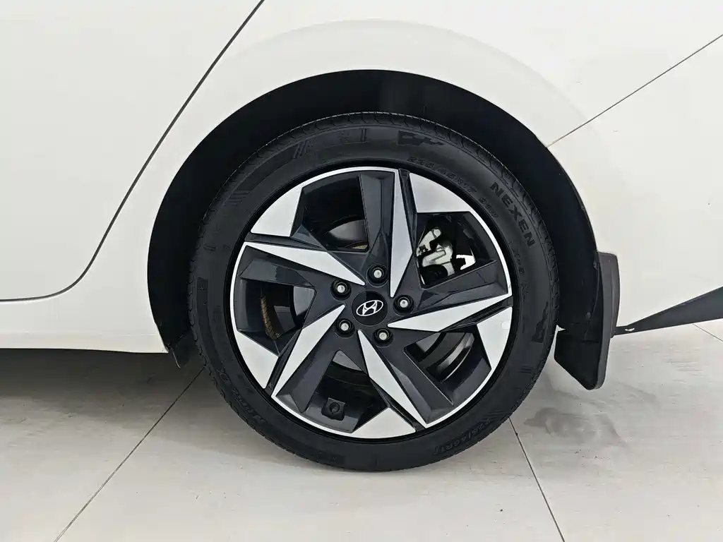Hyundai Elantra 2021 — фото 10