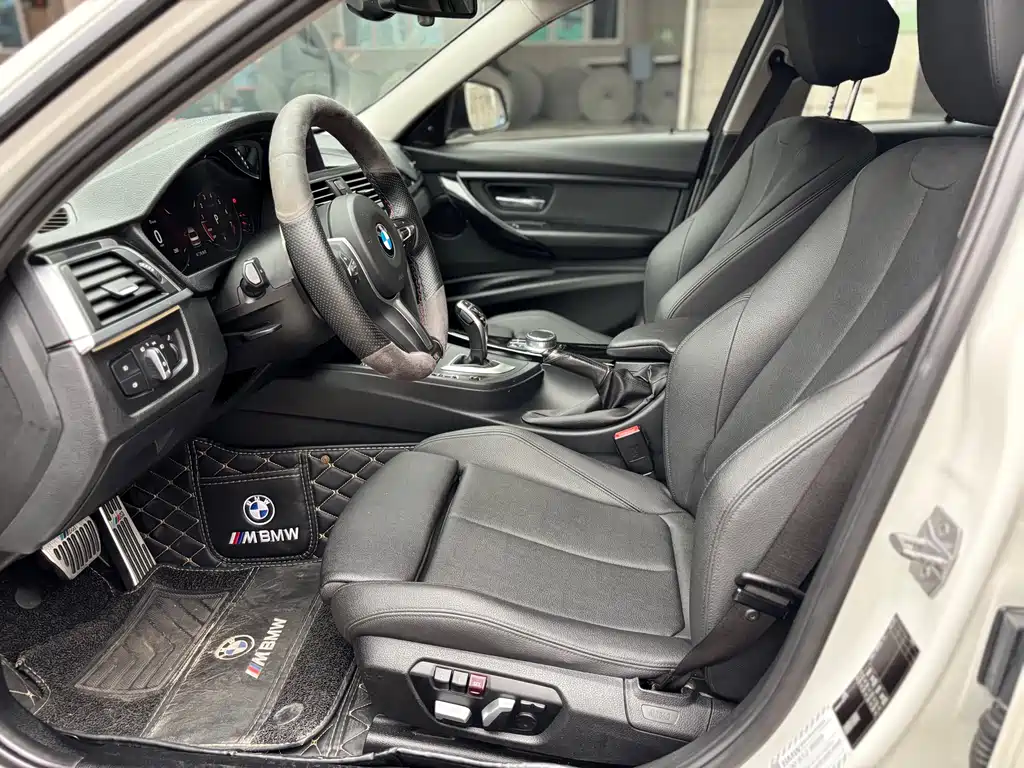 BMW 3 Series 2018 — фото 10