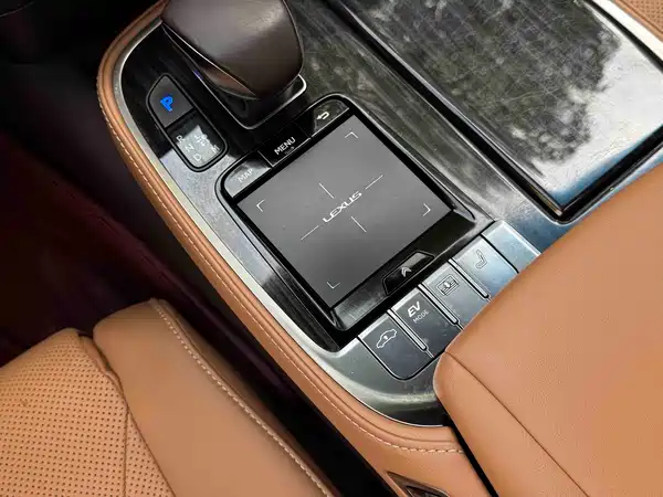 Lexus LS 2020