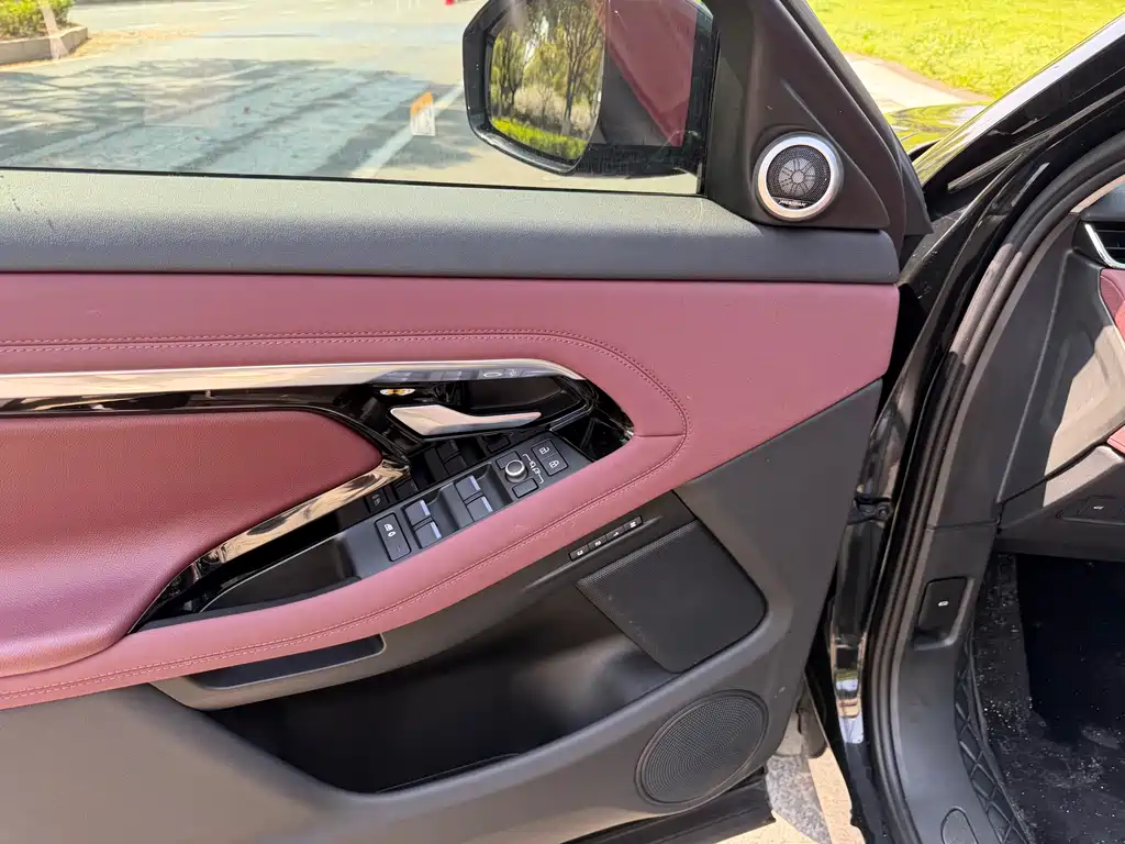 Land Rover Evoque 2023 — фото 6