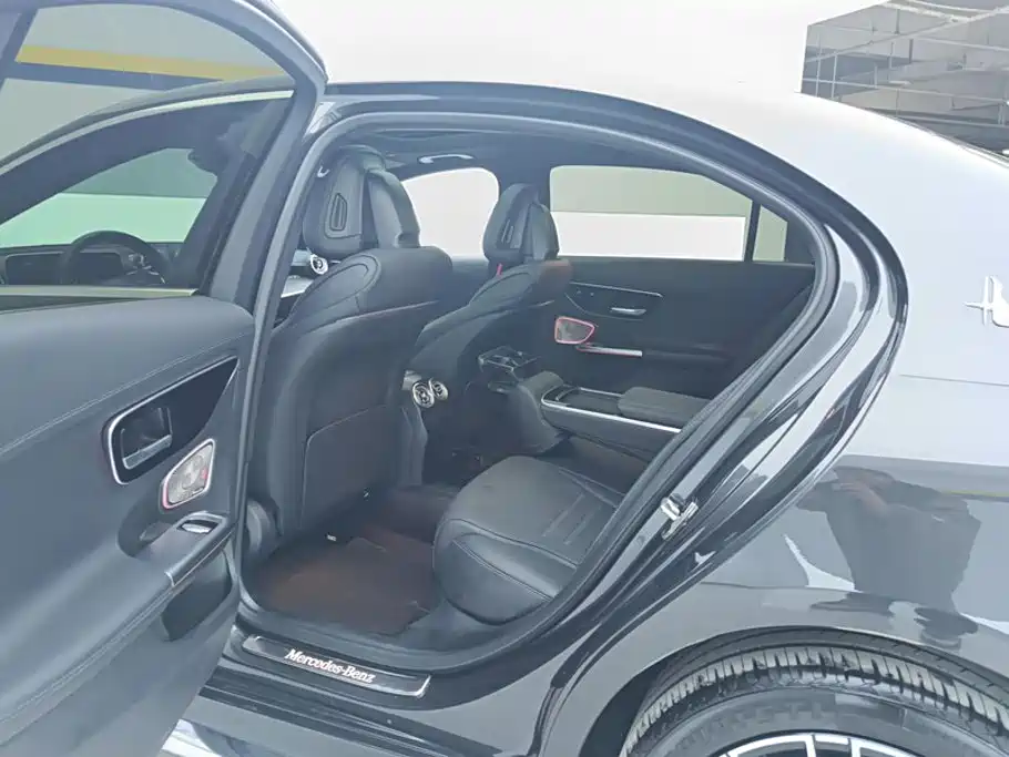 Mercedes-Benz C-Class 2023 — фото 11