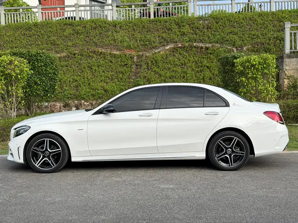 Mercedes-Benz C-Class 2021
