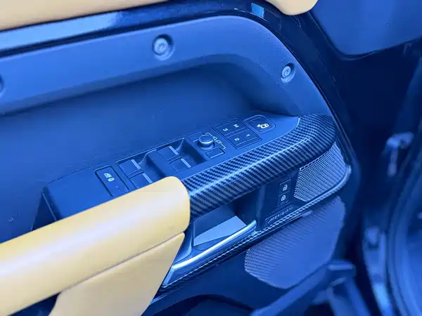 Land Rover Defender 2021