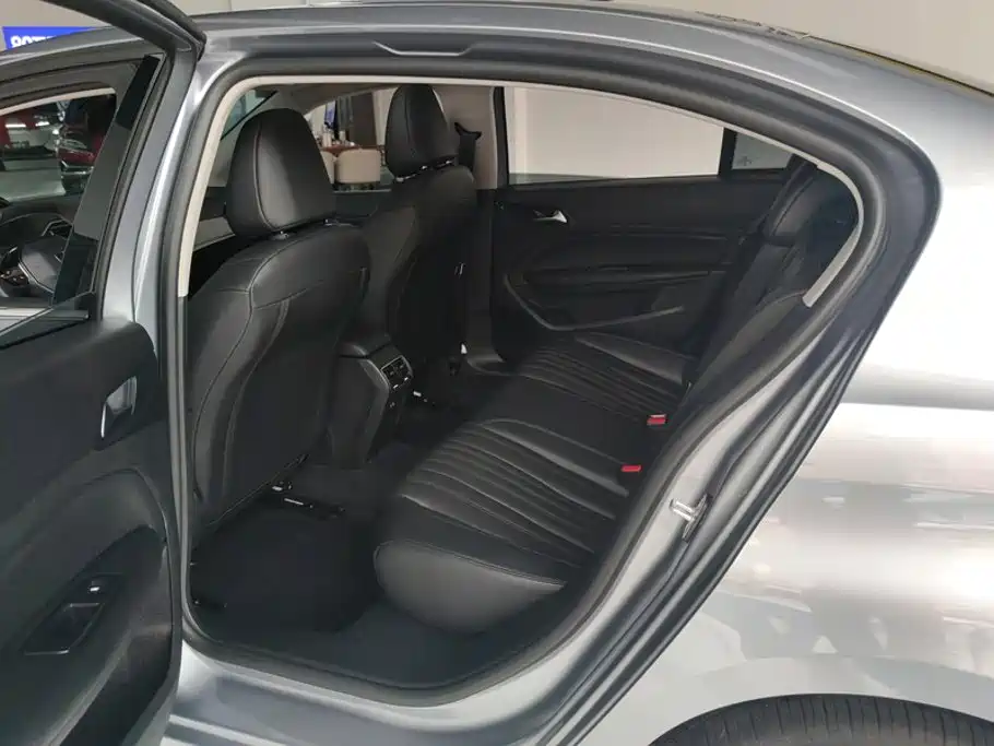 Peugeot 408 2025 — фото 11