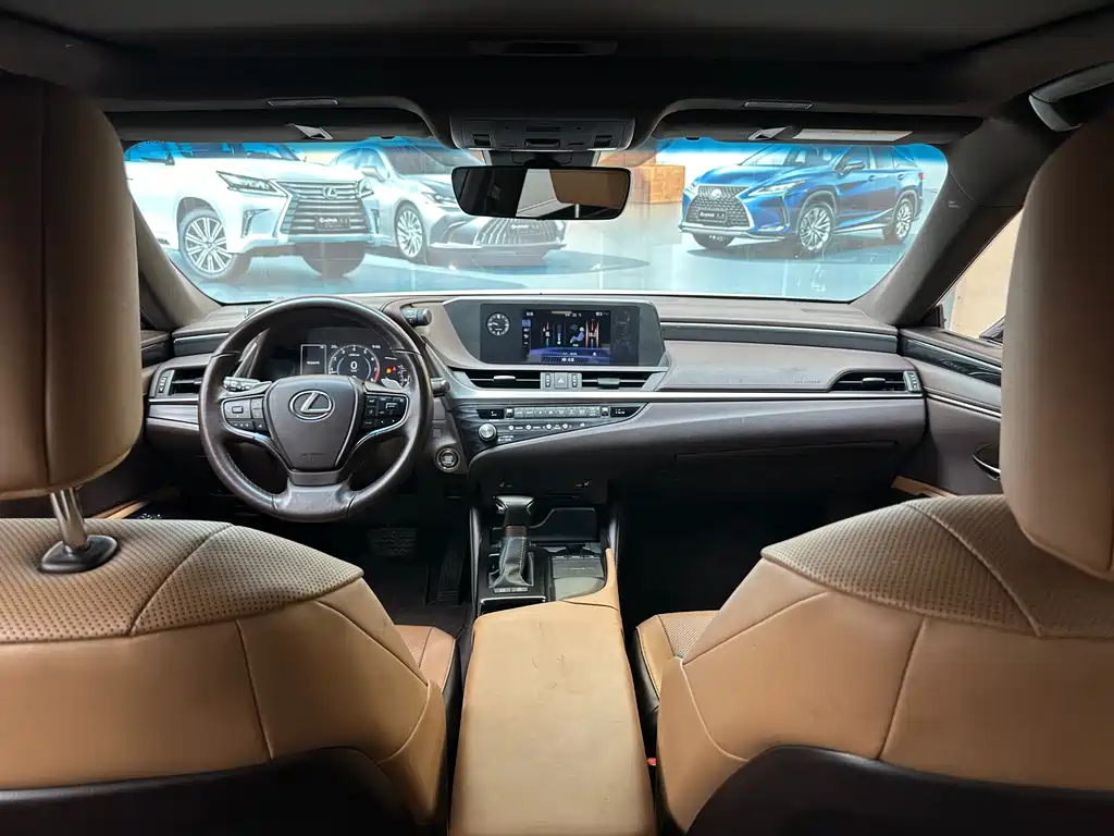 Lexus ES 2021 — фото 17