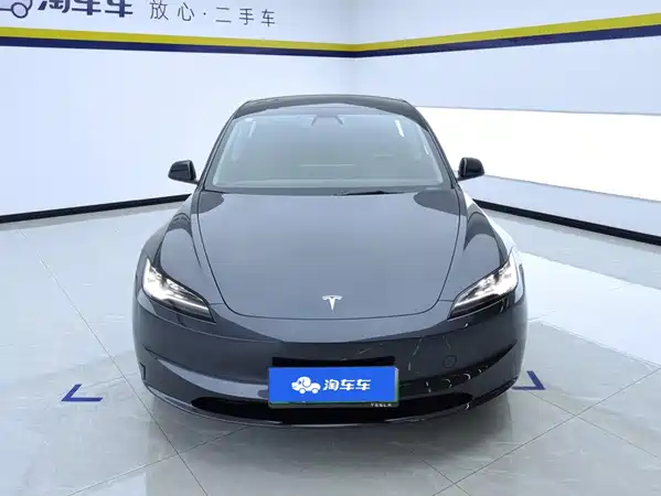 Tesla Model 3 2025