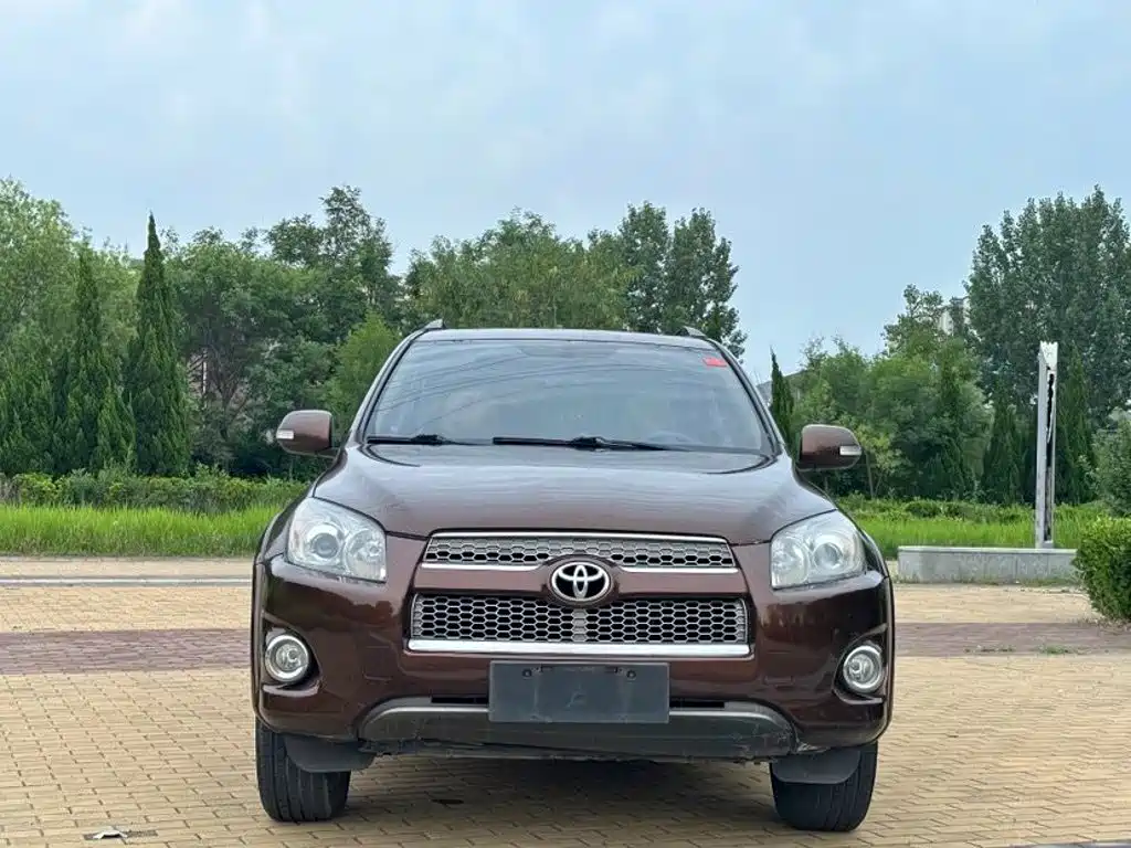 Toyota RAV4 2013 — фото 2