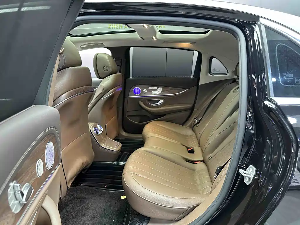 Mercedes-Benz E-Class 2023 — фото 9