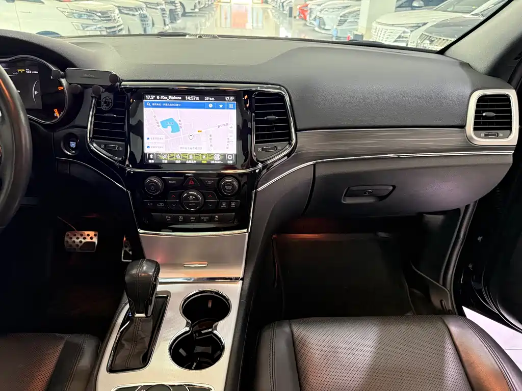 Jeep Grand Cherokee 2022 — фото 14