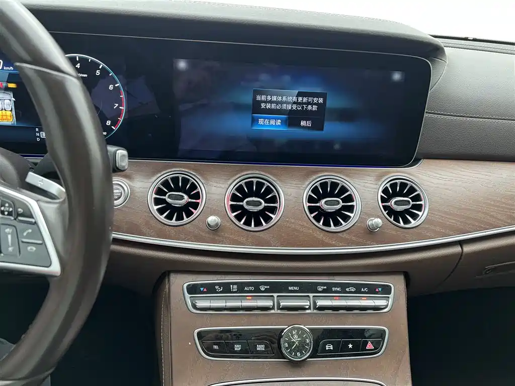 Mercedes-Benz E-Class 2023 — фото 11