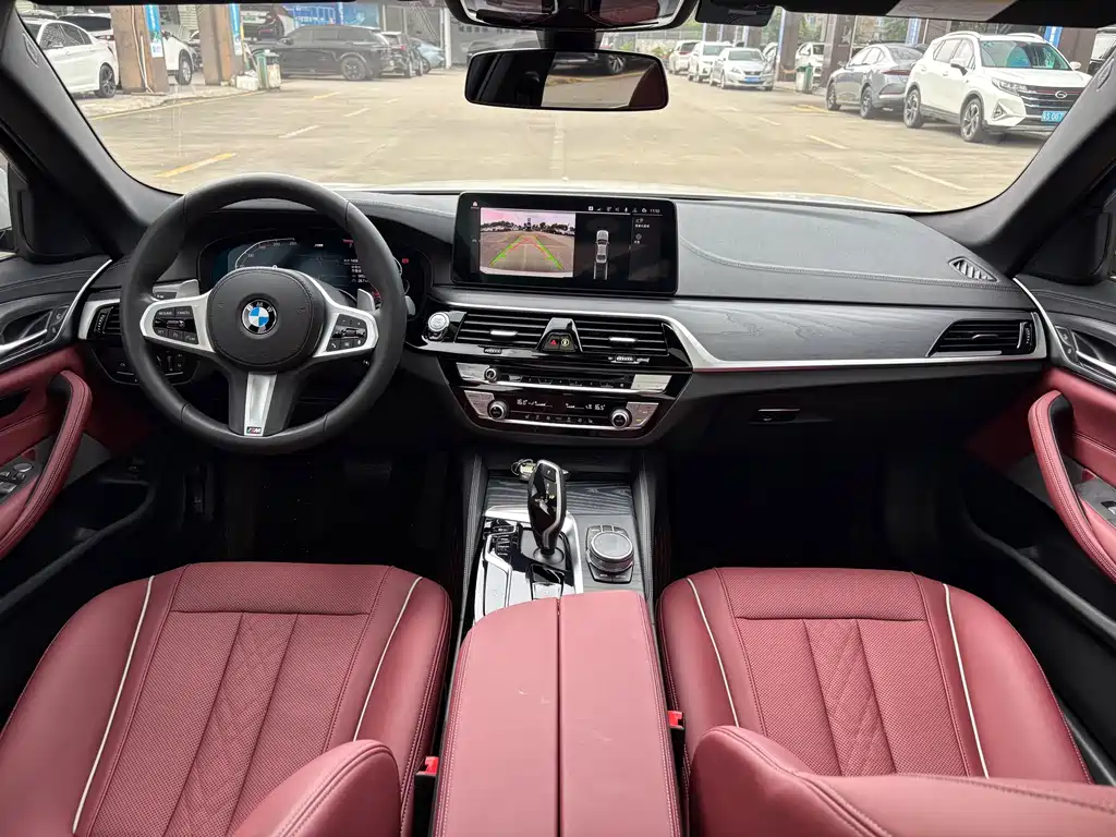 BMW 5 Series 2021 — фото 10