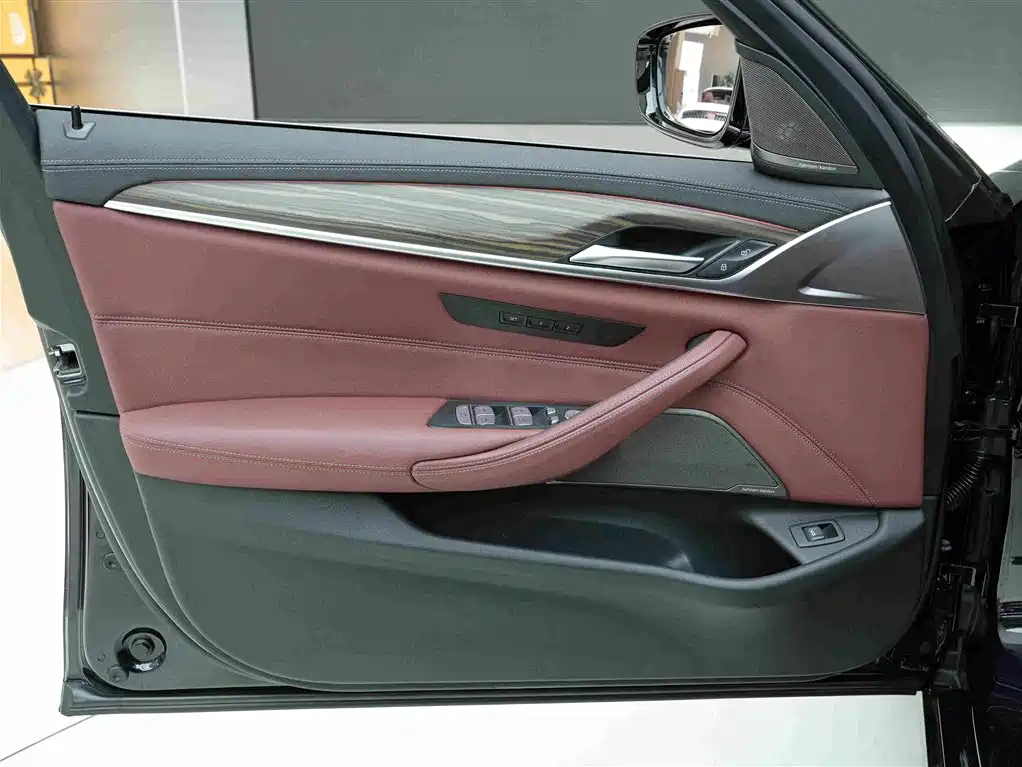 BMW 5 Series 2023 — фото 14