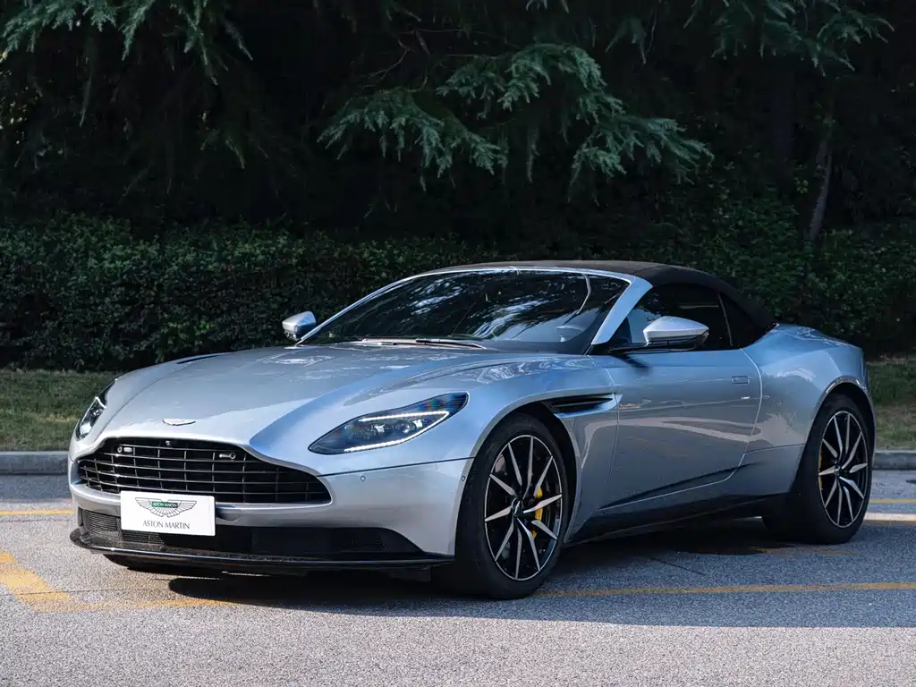 Aston Martin DB11 2021 — фото 7