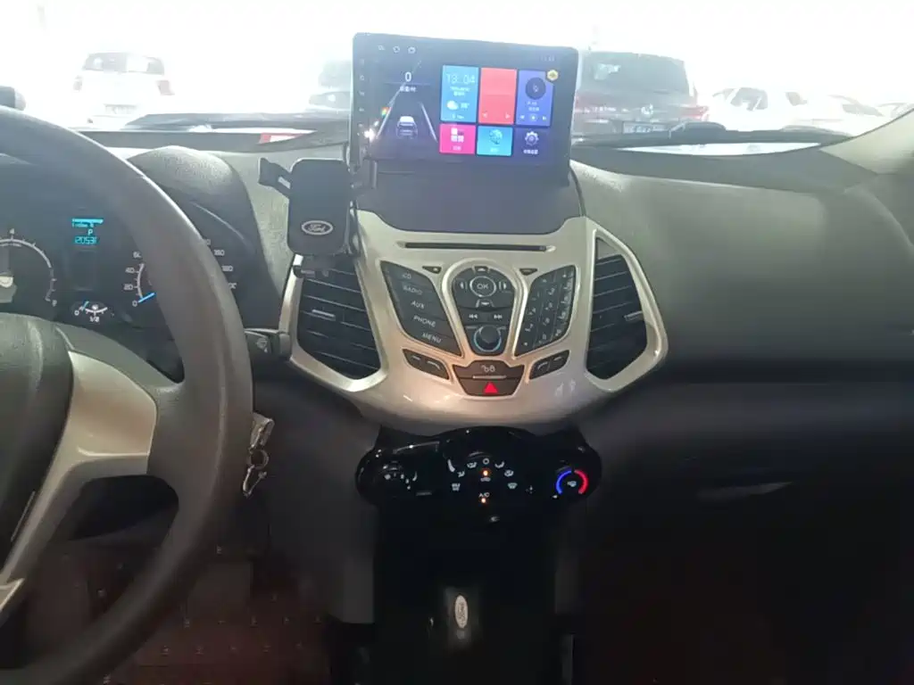 Ford EcoSport 2015 — фото 13