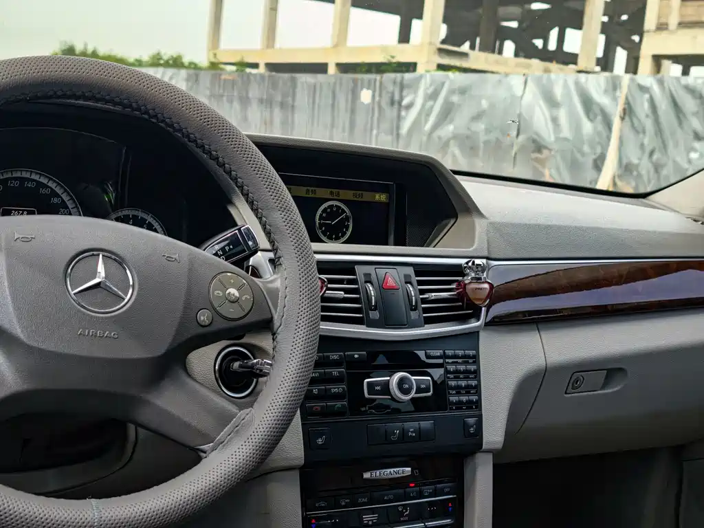 Mercedes-Benz E-Class 2012 — фото 35