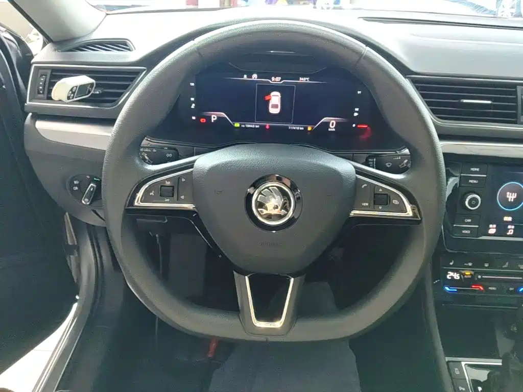 Skoda Superb 2021 — фото 11