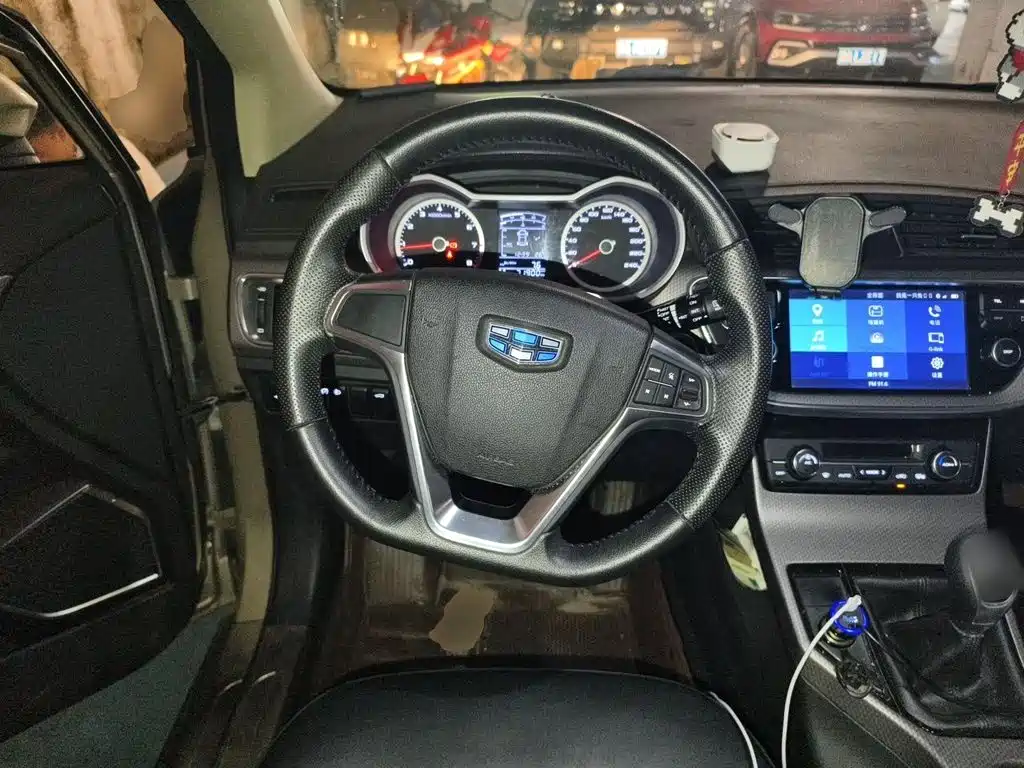 Geely Emgrand GS 2017 — фото 11