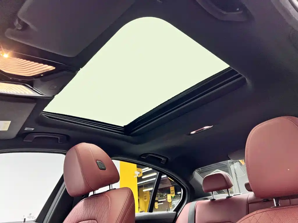BMW 3 Series 2023 — фото 19