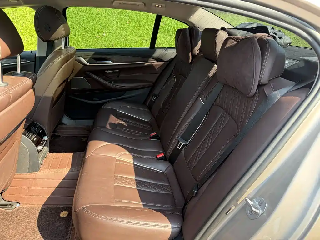 BMW 5 Series 2019 — фото 12