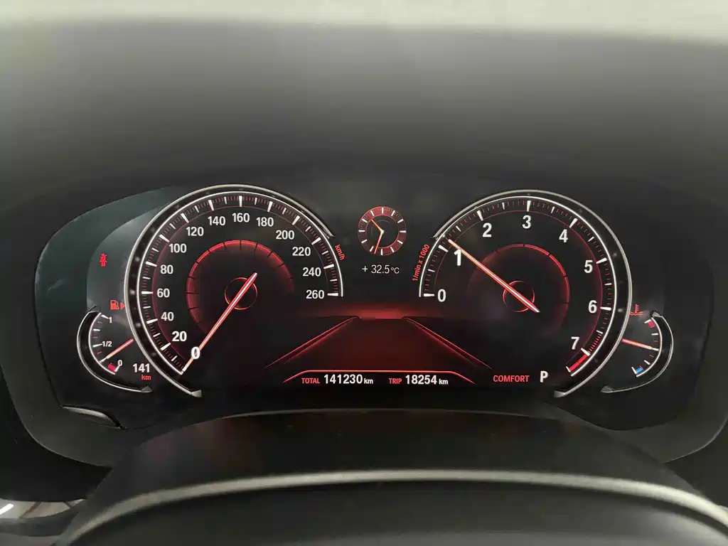 BMW 5 Series 2018 — фото 12