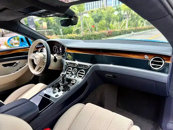Bentley Continental 2022