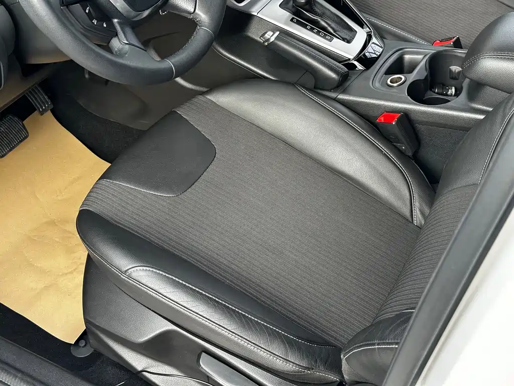 Ford Focus 2014 — фото 16