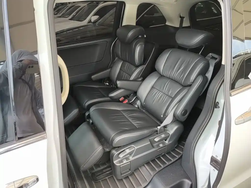 Honda Odyssey 2018 — фото 17