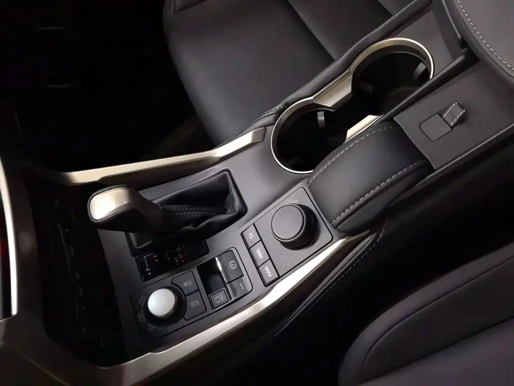 Lexus NX 2015 — фото 7
