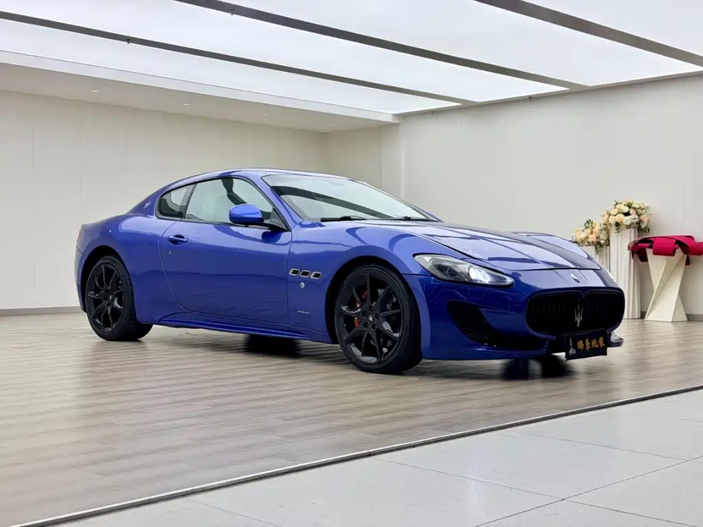 Maserati GranTurismo 2015 — фото 3