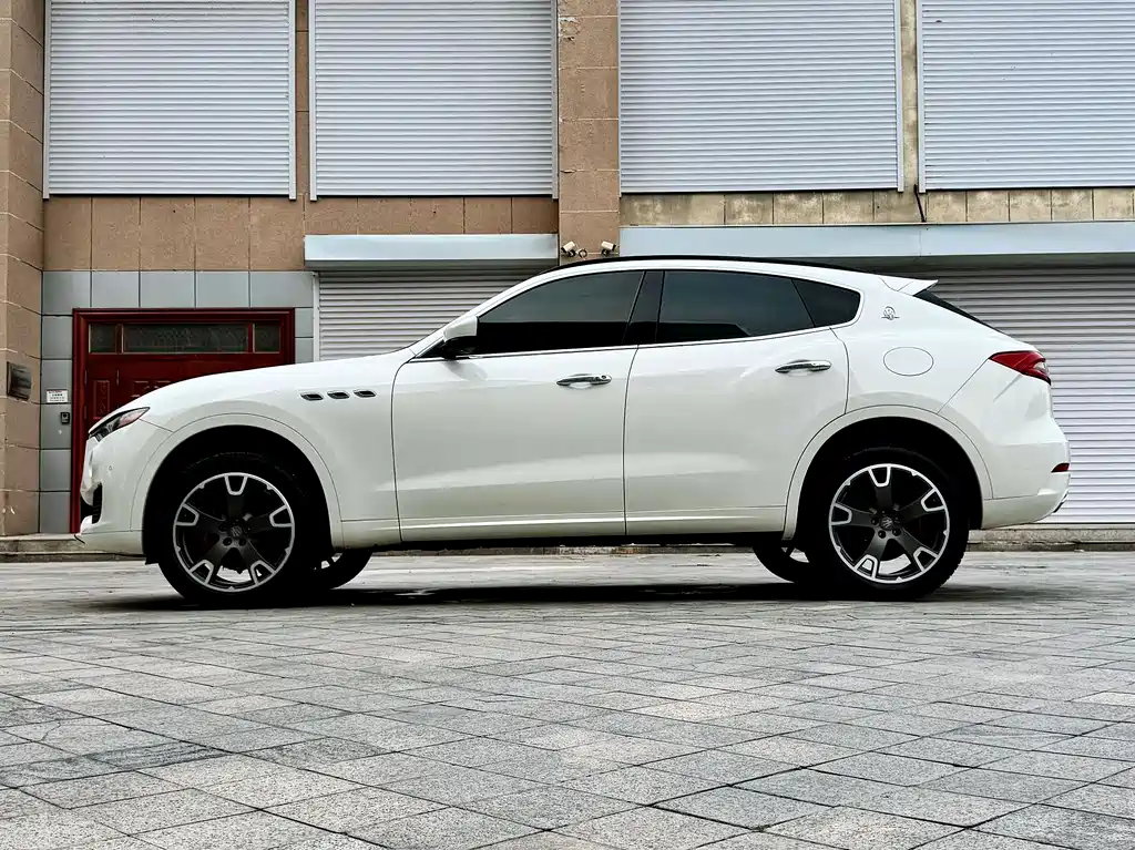 Maserati Levante 2017 — фото 4