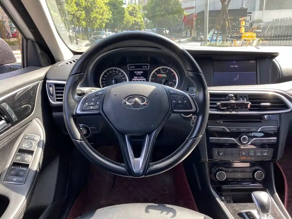 Infiniti QX30 2017 — фото 14