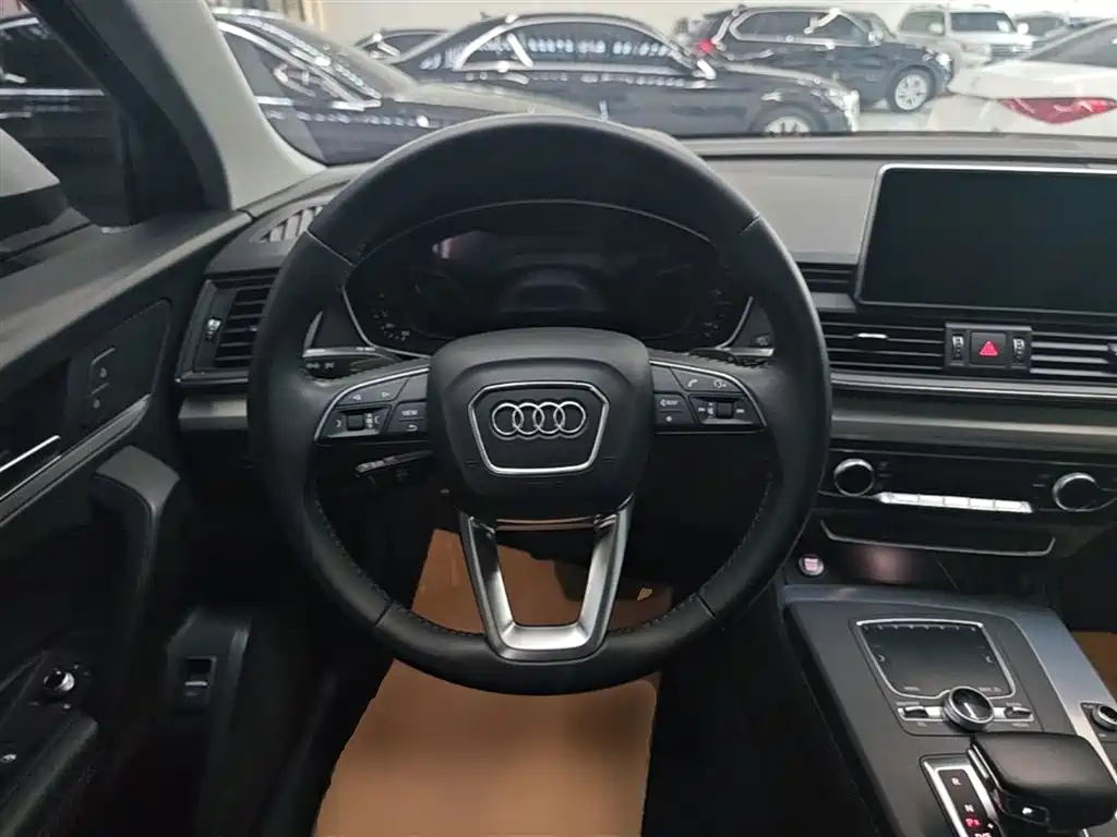 Audi Q5L 2021 — фото 11
