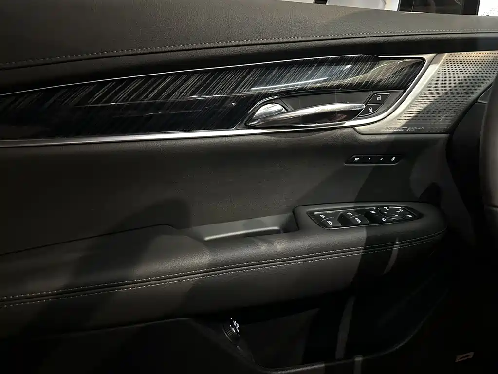 Cadillac XT6 2023 — фото 11