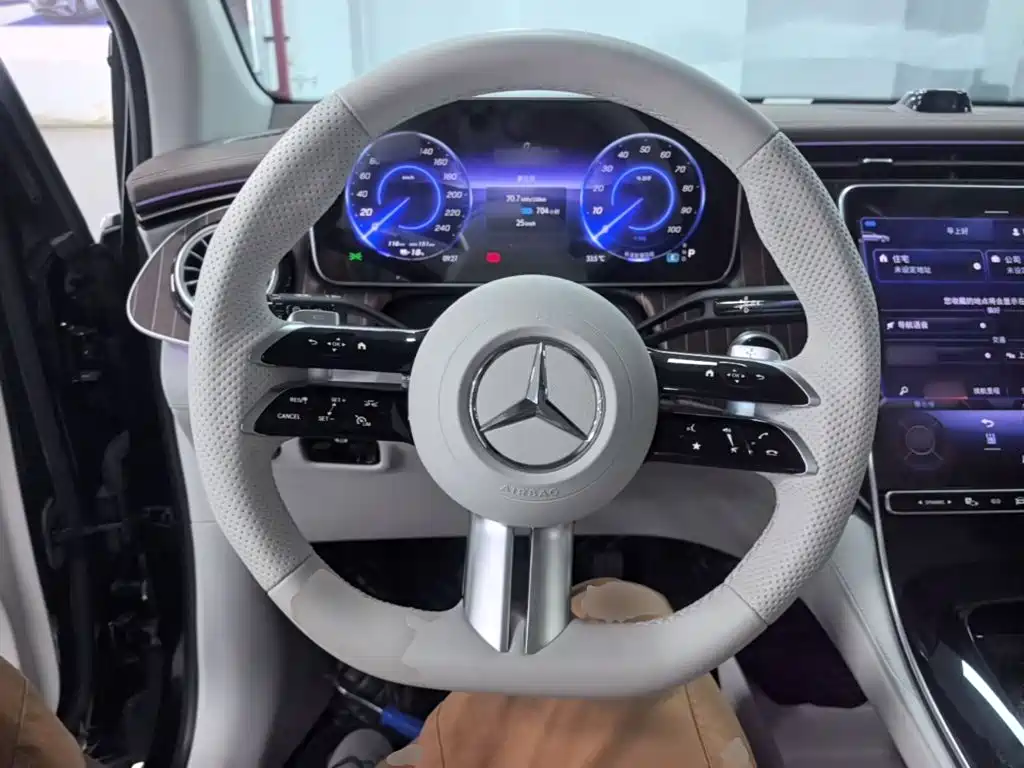 Mercedes-Benz EQE SUV 2023 — фото 15
