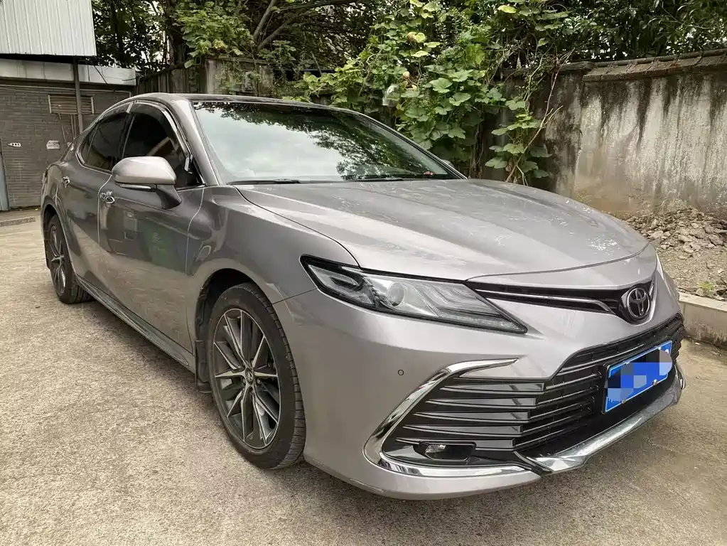 Toyota Camry 2023 — фото 3