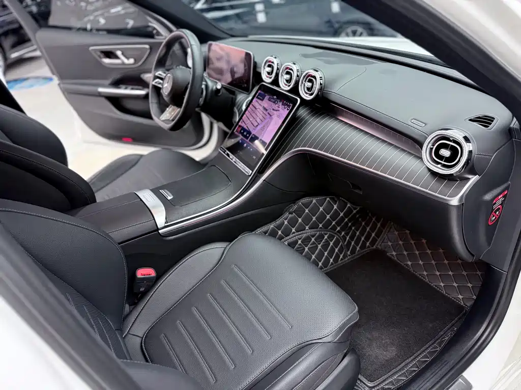Mercedes-Benz C-Class 2023 — фото 16