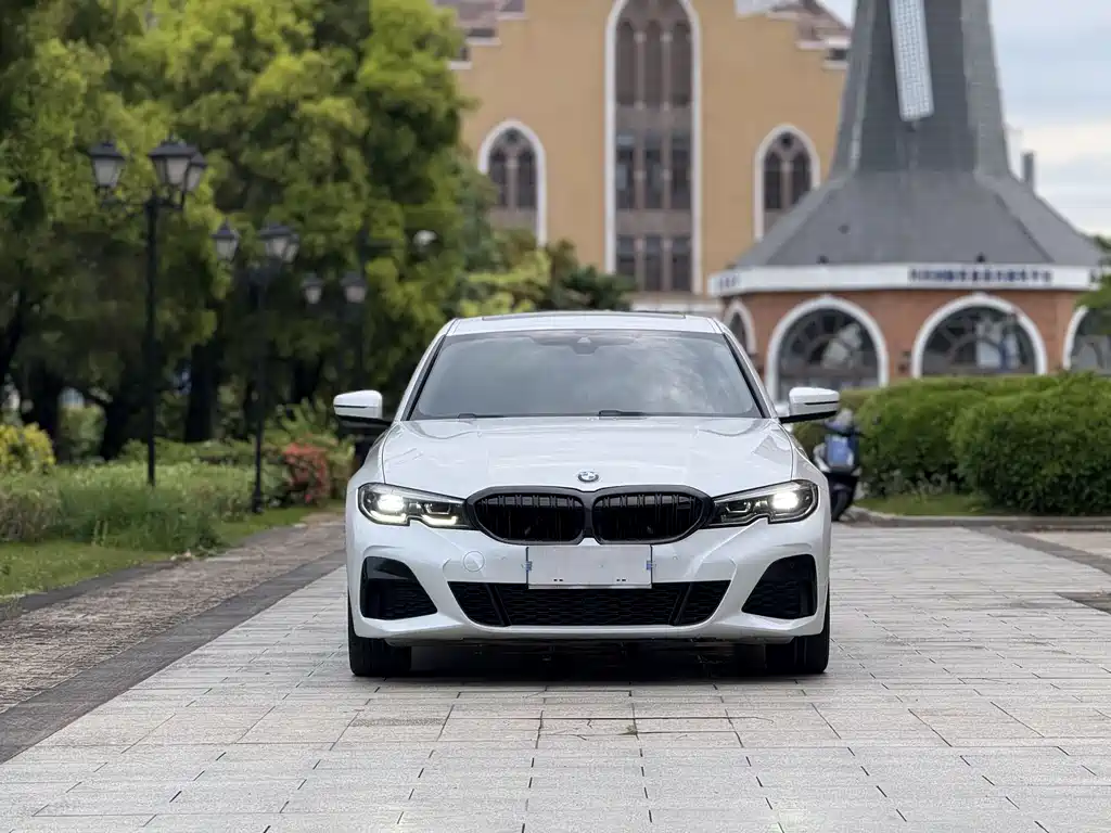 BMW 3 Series 2019 — фото 2