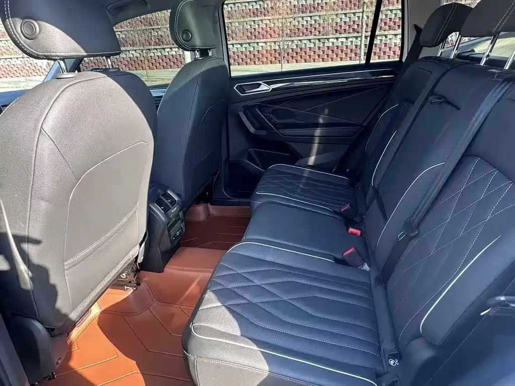 Volkswagen Tiguan L 2023 — фото 18
