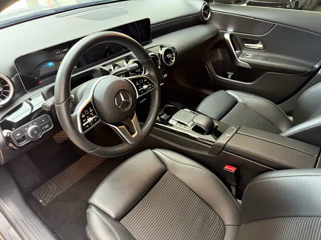 Mercedes-Benz A-Class 2020 — фото 16