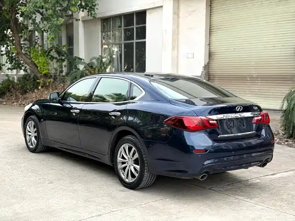 Infiniti Q70 2017